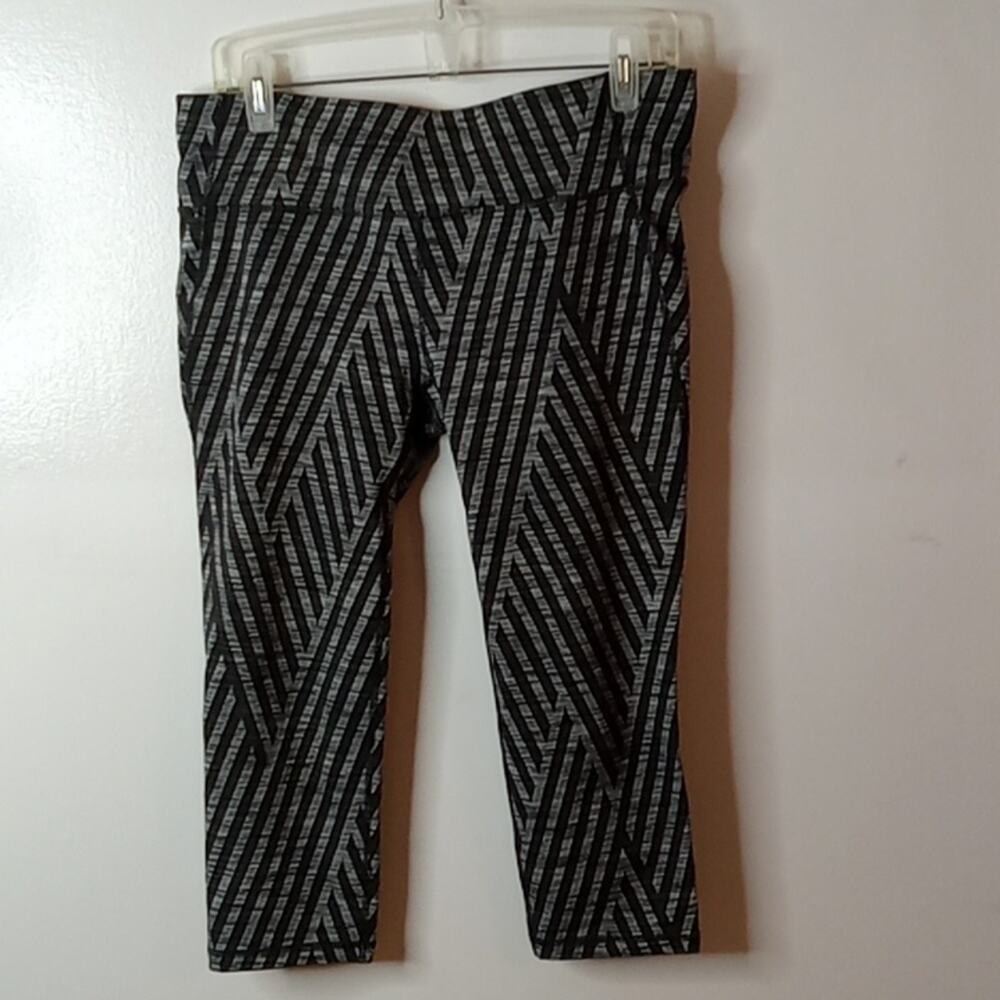 Gap fit Women's workout capris. Large  Activewear, Summer Y2K
